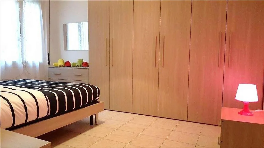 Rogoredo Apartments ميلان 0*,